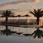 Resort Nous Santorini Mesariá