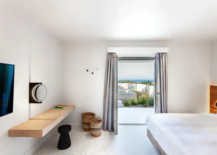 Nous Santorini Resort Mesariá