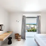 Nous Santorini Resort Mesariá
