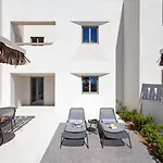 Resort Nous Santorini Mesariá