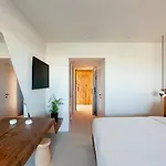 Resort Nous Santorini 5*