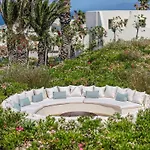 Nous Santorini Mesariá