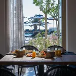 Resort Nous Santorini 5*