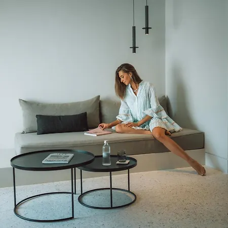 Nous Santorini 5* Mesariá