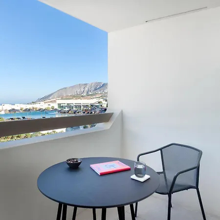 Nous Santorini Ośrodek wypoczynkowy 5*
