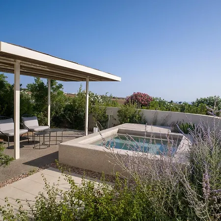 Resort Nous Santorini 5*