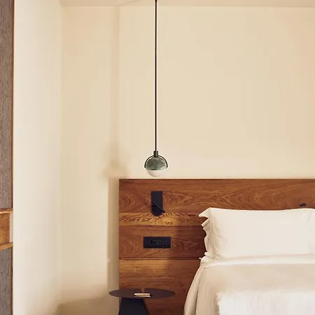 Nous Santorini מסאריה