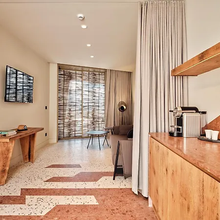 אתר נופש Nous Santorini מסאריה