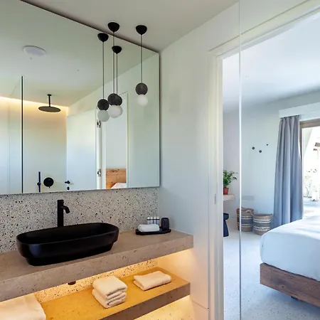 Nous Santorini אתר נופש 5*