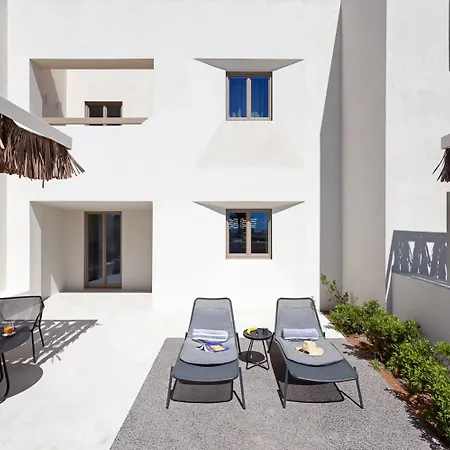 אתר נופש Nous Santorini מסאריה